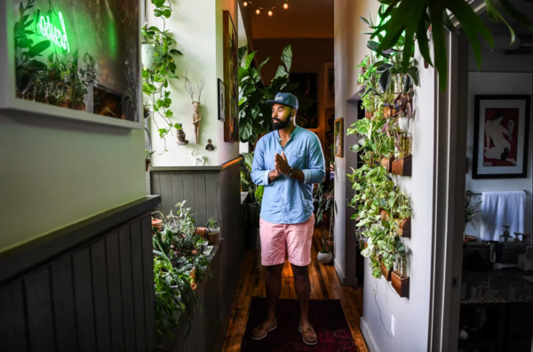 Click List: Sloane's Cashing Checks and We're Keeping Plants as Pets