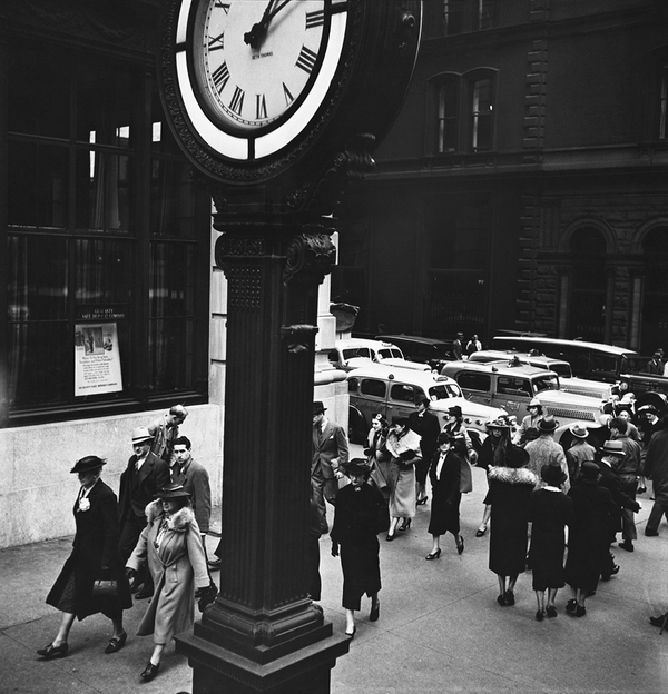 Tempo of the City: I. Fifth Avenue and 44th Street, Manhattan.