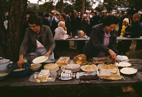 Cutting the pies and cakes