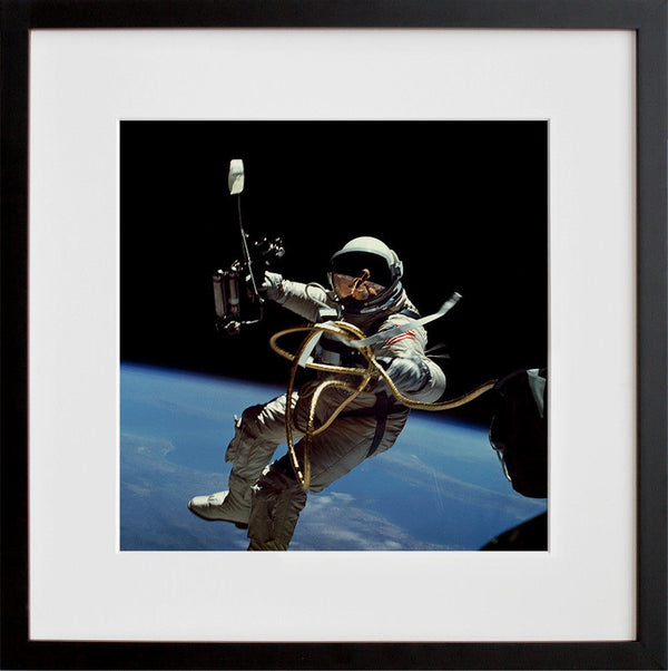 Gemini IV: Spacewalk I (S65-34635)