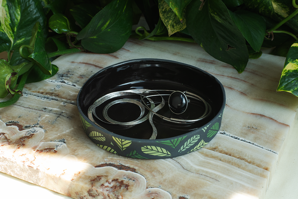 Ceramic Glossy Catchall (black and white)