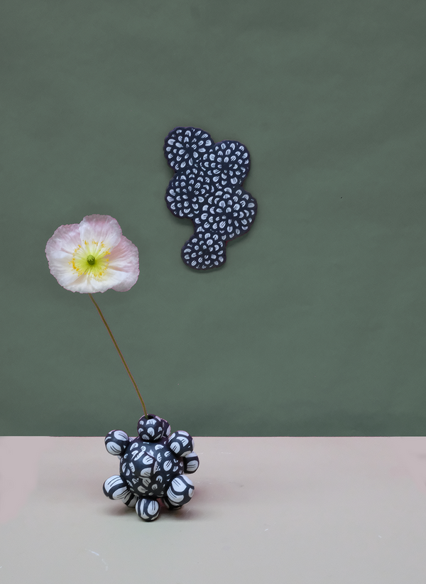 Load image into Gallery viewer, Flower Burst Bud Vase (white)
