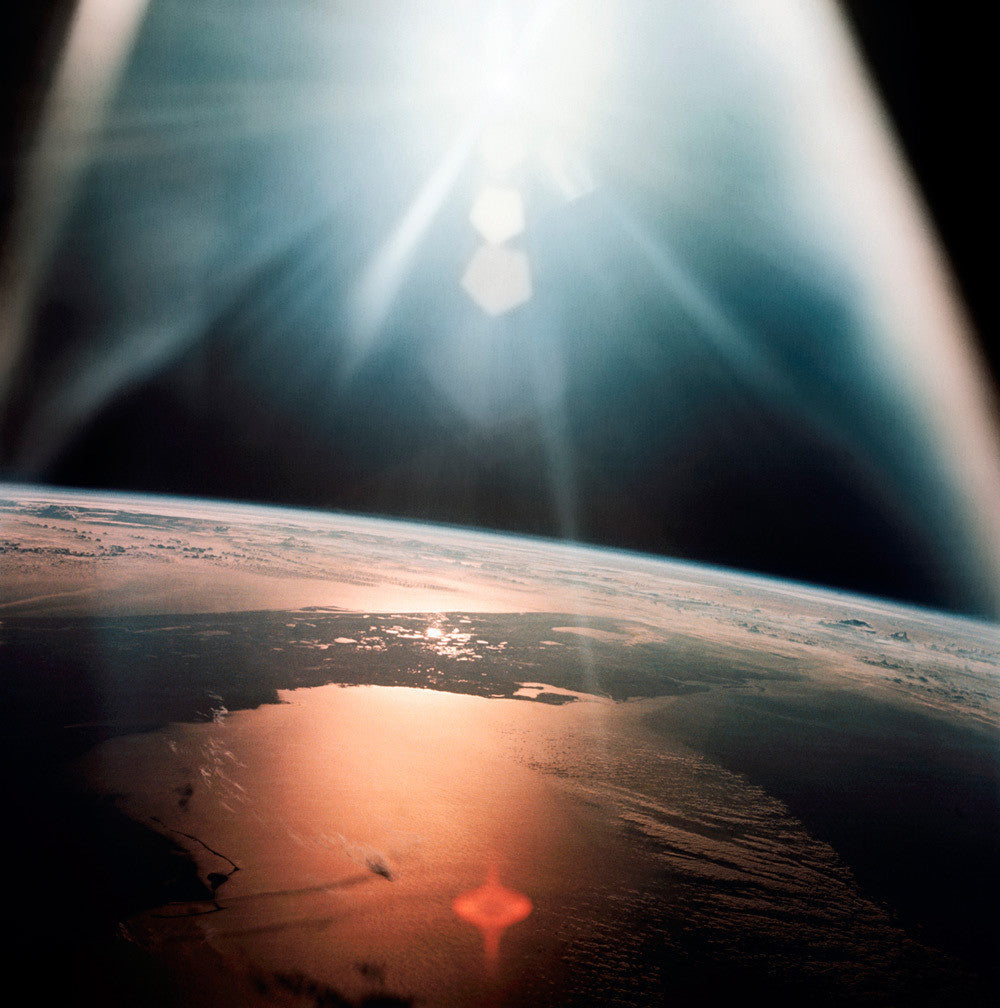 AS07-08-1933: the sun over Earth's horizon, photographed from Apollo 7